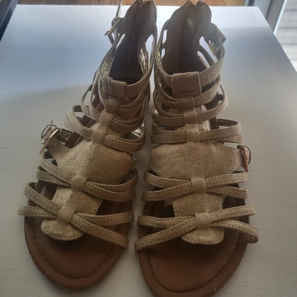 Madden Girl  size8 Pre-owned - Picture 1 of 3